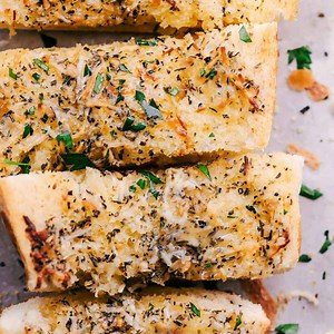 The BEST Homemade Garlic Bread PRINT HERE: https://therecipecritic.com/the-best-homemade-garlic-bread/ | Tried and True Recipes