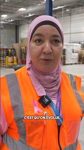 Instructor at an Amazon sorting center