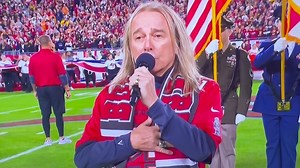 Watch: CHEAP TRICK's ROBIN ZANDER Sings National Anthem At Tampa Bay Buccaneers Vs. Washington Commanders Game