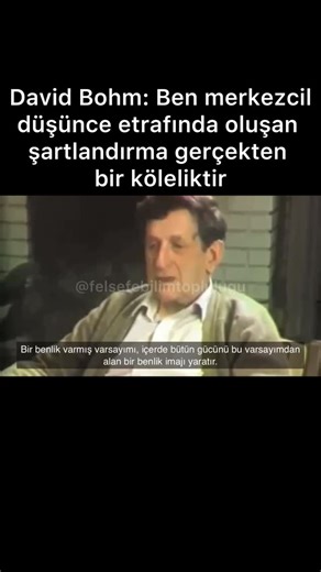 Felsefe Bilim Topluluğu on Instagram: "David Bohm’un bu tespiti, insan zihninin en derin sınırlamalarından birine işaret eder. Bohm’a göre “ben merkezcil düşünce” (ego-centric thought), bireyin kendini dünyanın merkezine koyan, her şeyi kendi çıkarları, korkuları ve önyargıları üzerinden yorumlayan bir zihin yapısıdır. Bu düşünce biçimi, bireyi görünmez bir şartlandırma ağına hapseder ve onu gerçek bir köleliğe sürükler. Bu köleliğin temel özellikleri şunlardır: 1. Bölünmüş Algı: Ben merkezci dü
