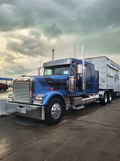 2000 Freightliner Classic XL