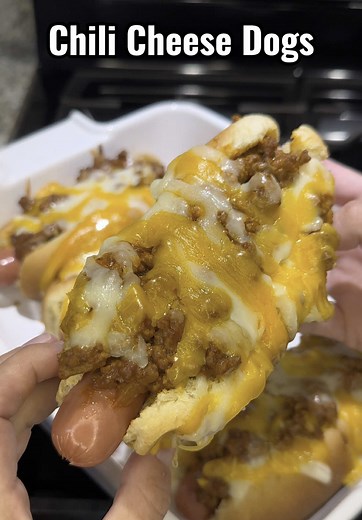 Chili Cheese Dogs Recipe - Easy and Delicious Dinner