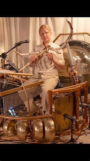 My full setup! What do you think? I made the foot petals myself in India. More at Rootflute.com #soundhealing #meditation #soundbath #gong #droneflute #antlerflute #livelooping #loopypro #singingbolws #healing #healingmusic #432 #432hz #432music | Daniel Hansen