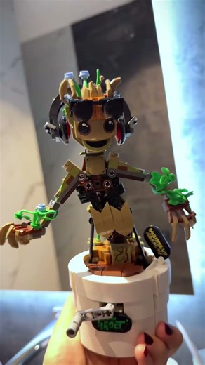 Dancing Groot in the Mirror & Rocket in the Shower 🚿🪩 | LEGO Trend