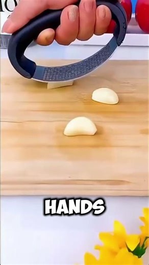 This Garlic Crusher Makes Cooking Way Easier 🧄