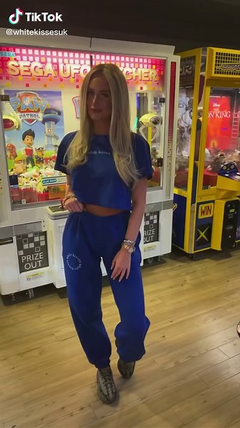 Our new royal blue tracksuit is now LIVE💙🥶🅿️ www.whitekisses.co.uk #tracksuits #clothingbusiness #designers