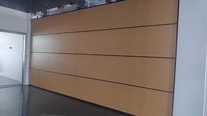 [Hot Item] Vertical Folding Walls Lift Partition Wall System Upward Retractable Wall Partitions Electrical Vertically Folding Retractable Acoustic Walls