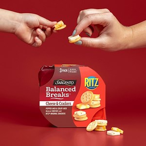 10K views · 110 reactions | Real, natural cheese for you and crunchy crackers too! Enjoy the on-the-go convenience of Balanced Breaks® Snacks. ​ ​#summersnack #cheeselovers #BalancedBreaks | Sargento Cheese | Facebook