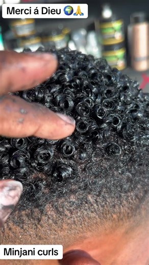 Minjani Curls: Un Guide de Tutoriel de Cheveux Bouclés