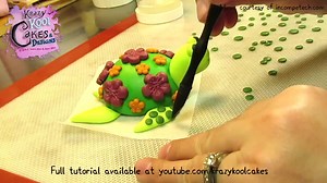 Happy World Turtle Day everybody! 🌎🐢💕 If you’d like to learn how to make these little cuties, be sure to check out the FULL TUTORIAL in our YT channel. Here’s a really fun sneak peek that I hope you’ll enjoy! I used to have a turtle when I was a little girl. I still love them! I can’t tell you just how FUN and EASY these are to make! Hope you get the chance to make one! . . . #worldturtleday #turtleday #turtles #fondantturtle #turtlecaketopper #turtletutorial #turtlecake #turtletopper #fondan