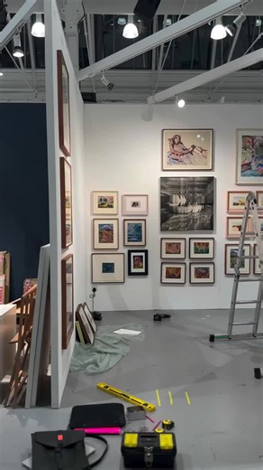 Installation was underway for the 9th edition of Woolwich Contemporary Print Fair 💫 We were excited to welcome everyone for the New Collectors’ Evening and throughout the weekend for print demonstrations, talks, and the very best of international contemporary print 💥 #woolwichcontemporaryprintfair#artfair #contemporaryart