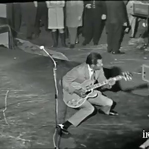 66K views · 2.7K reactions | Chuck Berry live à Bordeaux Music hall de Francia: emisión del 20 de noviembre de 1965 Chuck BERRY actuó en el acompañamiento de guitarra "Roll over Beethoven", "Let it rock" y "Wee wee hours" | Mis dias felices | Facebook