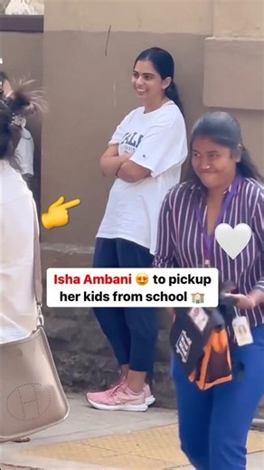 Isha Ambani Spotted Picking Up Her Kids from School ❤️📚 | A Sweet Mom Moment