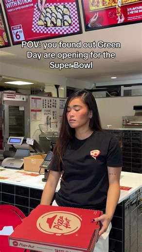 Bringing back the early 2000s emo phase 🖤🐦‍⬛ | Pizza Hut