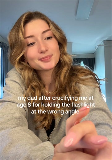 user (@user123377799)’s video of flash light