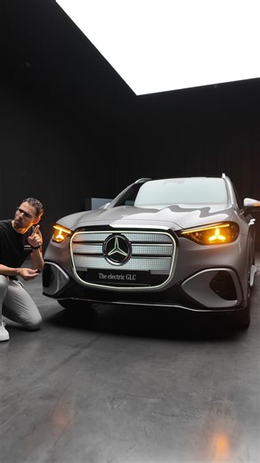 Autogefühl on Instagram: "💡🔊 Exterior sound module of the all-new Mercedes GLC EQ, the electric version of the GLC. It will run parallel to the combustion engine version. Length 4,85 m 191“ (13 cm 5“ longer), Optional S-Class air suspension and rear-axle steering 4,5° combined in agility & comfort pack, GLC 400 4Matic EQ 2-speed Vmax 210 km/h 130 mph, 482 hp 0-100 km/h 4,6 s, Front motor can be uncoupled. Battery 94 kWh NMC, V2H, V2G, WLTP 700 km range, realistic estimate: 550 km 340 miles, C