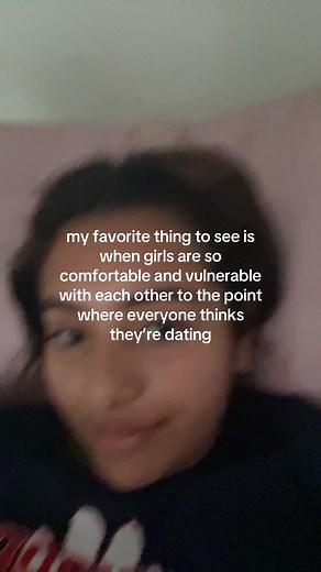 When Girls Are So Comfortable That Everyone Thinks They’re Dating
