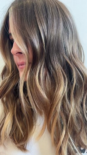 8N is my new FAV for that “barely there” blonde. What’s yours? #redken #shadeseq #redkenshadeseq #hairtok #wheremyhairstylistsat?? #tryingtofindyou #letsbefriends #hairglossing #beachyblonde #hairtrends2022 ad