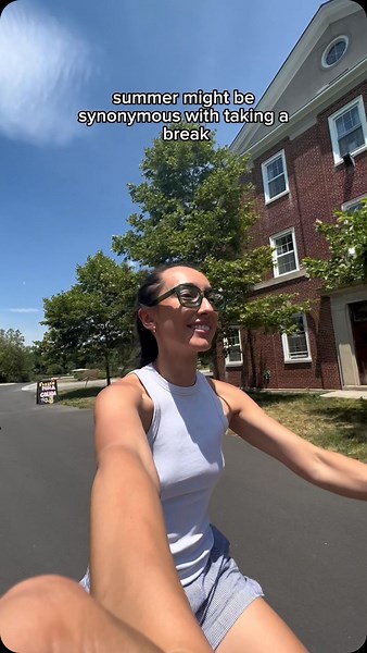 SOLDANA on Instagram: "Use your downtime this summer to finally hit your language learning goals! Lingoda’s here to help you get there with up to 25% off all their course plans. Link in bio! AD | #lingoda #learningfrench #learningspanish #frenchtips #spanishtips #americaninparis @lingoda_official"