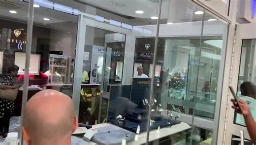 Armed Robbery at Cresta Mall. Suspects robbed Jewellery store. | Suburban Control Centre