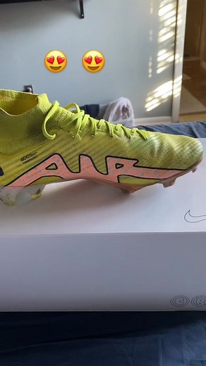 🤩 #boots#cleats#football#custom#nike#newcleats#fresh#gold#whiteteeth #marko