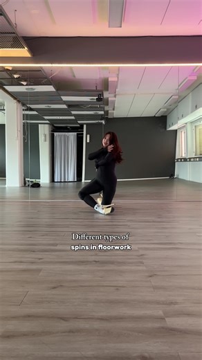 Spinning in floorwork can be very versatile and can work on different levels 👀 Which one is your favorite? Is there any of these that I can do tutorial for you? Let me know in the comments! #floorworkdance #dancetutorial #heelsfloorwork #polefloorwork #floorwork