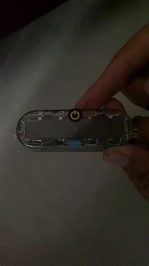 太陽光発電の車用ライトとバイク信号灯