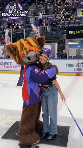 ANGEL HAYZE & MOLLY SPARTAN face off in an Ice Hockey Shootout, ahead of their match at Clan Wrestling on November 30th "THE PANTHER" BEN RODGERS have away FREE TICKETS to the lucky winner at Braehead Arena this past weekend, alongside everyone's favourite mascot CLANGUS. Tickets to this event are available online 🎫Tinyurl.com/ClanWrestling2 | Clan Wrestling