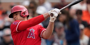 White Sox add veteran catcher Stassi in trade with Braves