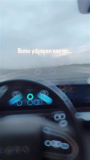 Yeliz Karaduman Çarman ♐ 💫 on Instagram: "Bazen en iyi terapi yolda oluyor. Size de öyle mi? 🤍"