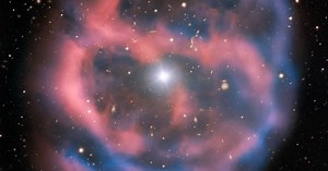 Astronomers capture stunning planetary nebula with dying star at its heart