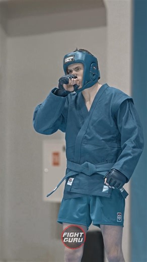 🚫 В ММА за это дисквалифицируют. В Самбо — это часто досрочная победа.