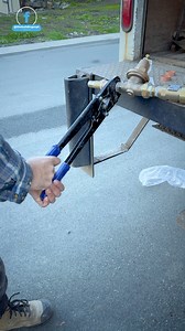 Crimping 1-1/4” PEX Fittings #plumbing #pex #shorts #houseplumbing #plumber #plumbingtips #construction #constructionlife #plumbinglife | The Building Expert