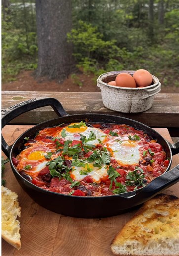 Recette d'œufs puttanesca idéale pour le camping