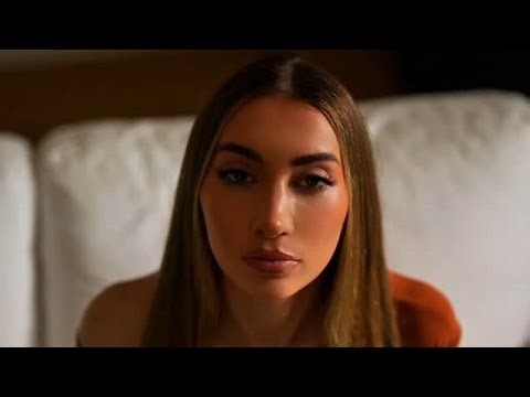 Stephanie Collier: How this Australian Model Went From Unknown to 3.8 Million Followers