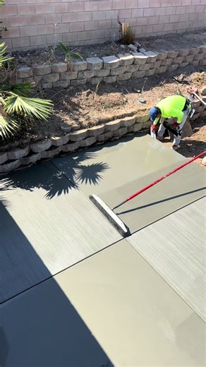 #julioperezconcrete #concrete #construction #construction #concretelife #concretefinisher #california #broomfinish #concretedriveway #rvparking