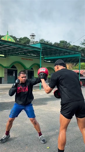 Eko Roni Saputra on Instagram: "One million dollars will enter my bank account in 2026, bringing a peaceful life and a steadily rising career.☝🏻😁"