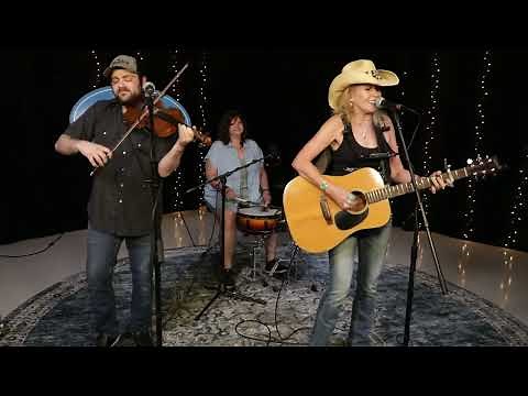 Acoustic Interlude Session: Kim Carson and the Real Deal