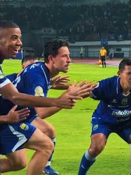 Duel Sarat Ambisi di GBLA: Persib Usung Misi Balas Kekalahan lawan Persita