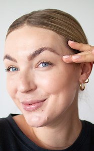 Augenbrauenlifting ganz easy Zuhause machen? ❤️ Die liebe Ursula von @giveherglitter zeigt euch in diesem Tutorial 👉step by step wies geht und verwendet dafür das BROW LIFT KIT von #beautylash. Ab sofort nur noch perfekte Augenbrauen - probiers gleich aus! 😍 . Erhältlich in deiner BIPA Filiale oder in der BIPA App. . #bipa #augenbrauenlifting #browliftkit #beautylash #perfekteaugenbrauen | BIPA