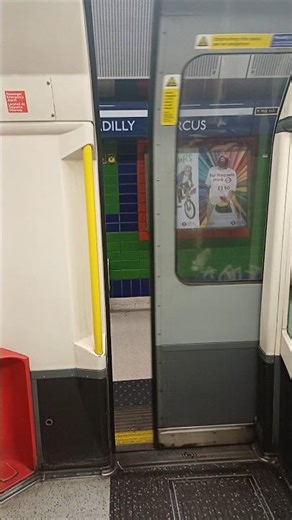 Piccadilly Line Train To Heathrow T2,3&T5 Doors Opening & Closing At Piccadilly Circus Station #tube