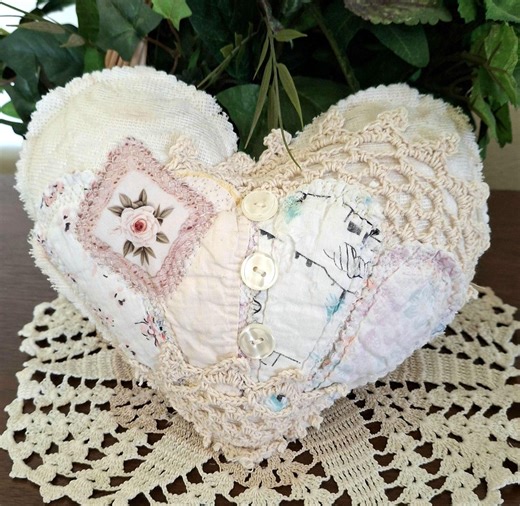 Cutter Quilt Heart~ Upcycled Vintage Quilt~small Accent Pillow W/ Special POCKET ~ FREE Shipping - Etsy