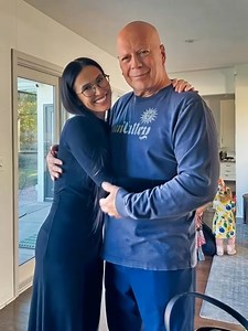 "Love you!” 🎉💖 Demi Moore's heartfelt photos with ex-husband Bruce Willis are making waves! 💔 Fans can't stop talking about their undeniable ‘true love’ and how these pictures show a bond that still runs deep.😍😢 Some fans are even saying Demi should 'back off' after posting these emotional pics. 💞 Want to see the touching images and join the conversation? 👀👉👉 Check the top comment for all the photos! ⬇️⬇️⬇️ | Daily Loop