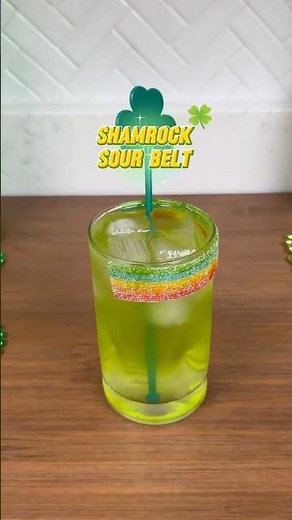 Shamrock Sour Belt Cocktail | Easy St. Patrick’s Day Green Drink #cocktail #drinkideas