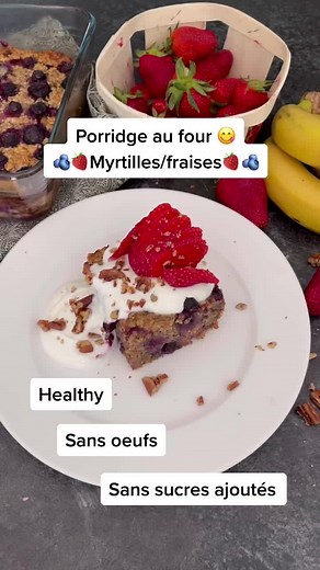 Baked Vegan Porridge Recipe with Berries and Pecans