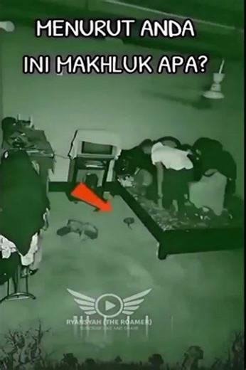 Penampakan hantu kolong kamar tidur #fyp #horror #hantu #pocong #kuntilanak #viral #shortvideo