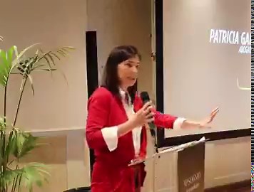 “Se suele diferenciar entre inmigrantes legales e ilegales en función de que entren por el aeropuerto o lleguen a la playa. Es un error. Los que entran como falsos turistas tampoco son legales y no lo han sido nunca”.Patricia García-Gallardo, en la I Conferencia de Remigración