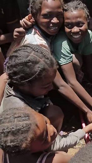 2.2K views · 52 reactions | Comment les scouts contribuent-ils à lutter contre la malnutrition des enfants à Madagascar ? Regardez la vidéo pour le découvrir. | UNICEF (FR) | Facebook