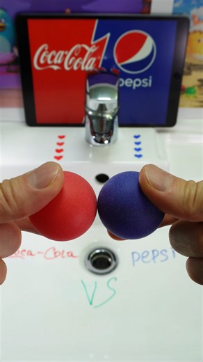 Coca-Cola vs Pepsi — Which tastes better? #cocacola #pepsi #cola #drinkbattle #shorts #tasteTest