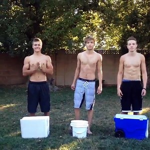 See Which Hot Guys Took the Ice Bucket Challenge Shirtless